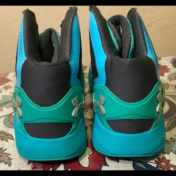 Under Armour E24 Clutch Fit Athletic Sneakers - Picture 4 of 4